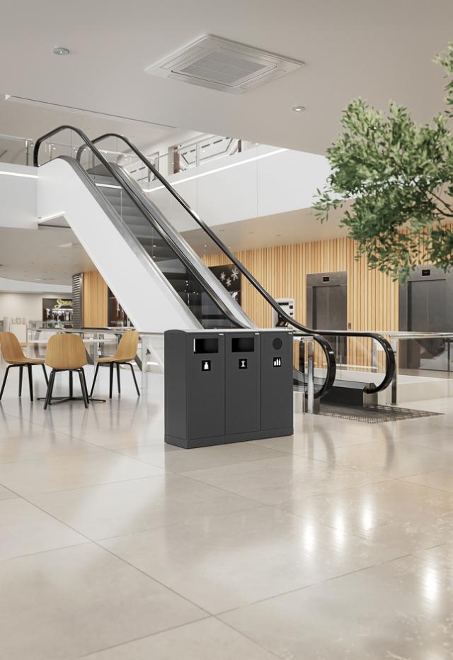 Mülltrennung in einem modernen Raum